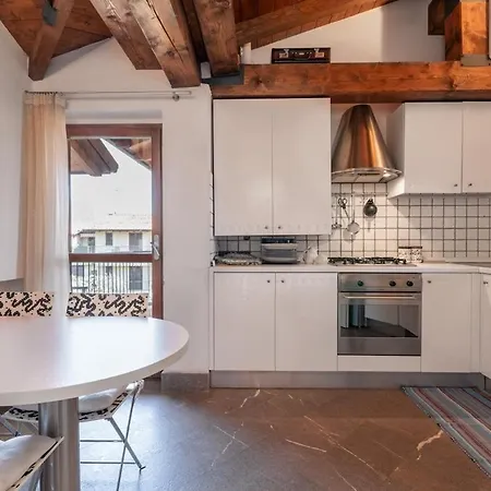 Casa Peler Al Benaco - Style, View & Pool Apartment
